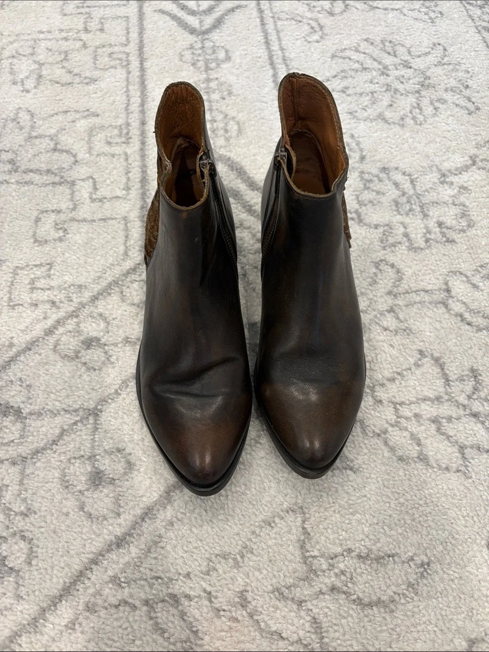 Like-New Women’s Frye Farrah Feather Ankle Bootie in Brown Leather, size 7.5 M